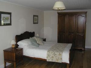 Una cama o camas en una habitación de Le Renard Chambres d'hotes