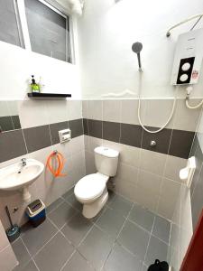 a bathroom with a toilet and a sink at SEAVIEW HOLIDAY APARTMENT 4 - WiFi & Netflix in Kuala Terengganu