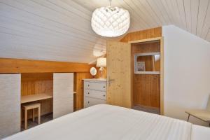 Hotel Krone by b-smart客房内的一张或多张床位