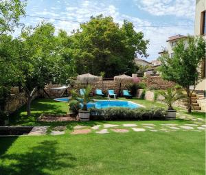 a backyard with a swimming pool in a yard at Villa Komitata-Pool and Jacuzzi in Balchik