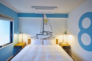 Postel nebo postele na pokoji v ubytování 8 Hotel Shonan Fujisawa