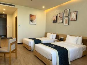 Postel nebo postele na pokoji v ubytování The Hub Hotel near Phu Quoc airport and harbor