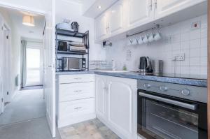 Kjøkken eller kjøkkenkrok på 36 Beach Court - 1 Bed Apartment - Saundersfoot