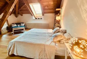 a bedroom with a bed in a room at Hotel Des Alpes in Inden