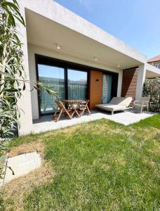 Vườn quanh Sea Breeze White Villa