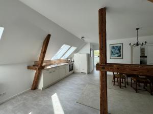 a kitchen with a vaulted ceiling and a kitchen with a table at Ferienwohnung Berta auf Höpers Wohnpark in Winsen Aller