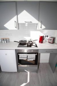 a kitchen with a stove top oven in a kitchen at Unit 3 Modern Self Contained Apartment in Cobh
