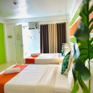 two beds in a room with two beds sidx sidx sidx at Islands Stay Hotels Mactan in Mactan