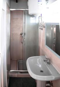 a bathroom with a sink and a shower at Integral Coliving Surf Yoga House in El Médano