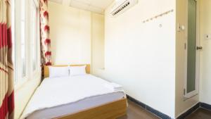 Postel nebo postele na pokoji v ubytování 158A Hotel