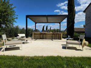 A patio or other outdoor area at Relais Casale Valigi
