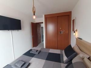 a bedroom with a bed and a flat screen tv at Apartmento START Complex Amaya Fuerteventura in Costa de Antigua