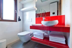 a red bathroom with a sink and a toilet at BIESZCZADZKI RAJ Luksusowe domki nad jeziorem 608-280-713 in Olchowiec