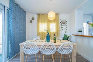 Kép EST1-SPACIOUSS appartment in the BEACH, BBQ, downtonwn, parking, fast WIFI Fibre szállásáról Rosesben a galériában