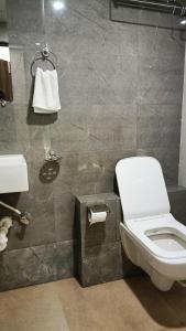 A bathroom at Golden View Dormitory