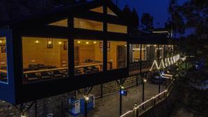 Fotografie z fotogalerie ubytování THEHIMALAYANLIVING WHISTLING PINES v destinaci Mukteswar