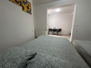 Posteľ alebo postele v izbe v ubytovaní Apartamenty Gołębia-Economic