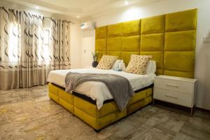 Ένα ή περισσότερα κρεβάτια σε δωμάτιο στο Marshal Resort and Spa Malavuwe