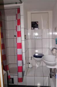 Bathroom sa Mitten im Garten