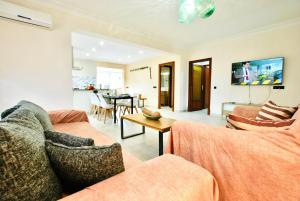 a living room with two couches and a table at Villa Placid, casa con piscina dentro del pueblo in Pina