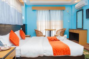 Hotel The Billabong Garden Pokhara 객실 침대