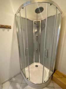 Koupelna v ubytování superbe appartement 4 pers. Crozon à 100 m de la plage de Morgat + 9 fotografií