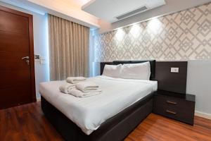 מיטה או מיטות בחדר ב-VESTA - New Cairo Residence