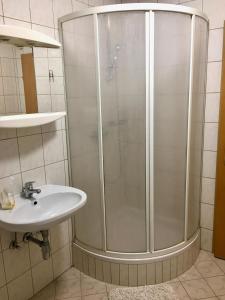 Ванна кімната в Gösser BACHGASSLHOF -- Bed and Breakfast -- Apartments