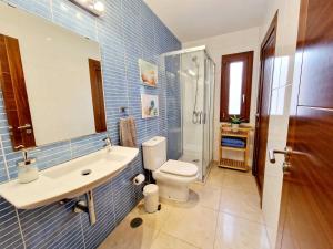 Łazienka w obiekcie Casa Daniela en Costa Teguise