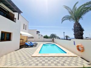Basen w obiekcie Casa Daniela en Costa Teguise lub w pobliżu