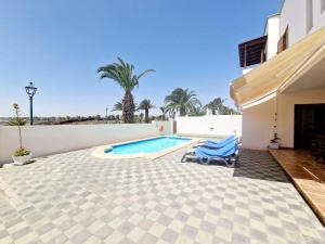 Basen w obiekcie Casa Daniela en Costa Teguise lub w pobliżu