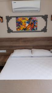 Postel nebo postele na pokoji v ubytování Kutberk Hotel Kemer
