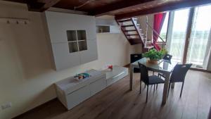 a kitchen and dining room with a table and chairs at Panorama Lucano in Altamura