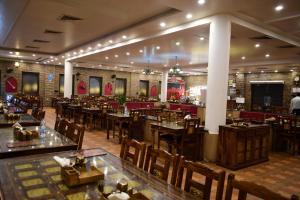 מסעדה או מקום אחר לאכול בו ב-Marbella Resort