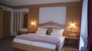 Ένα ή περισσότερα κρεβάτια σε δωμάτιο στο Gasthof zur Burgruine