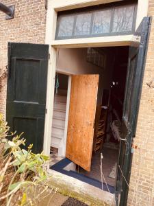 Gallery image of Vakantie appartement Goedereede let op de badkamer moet met andere gasten gedeeld worden in Goedereede +14 photos