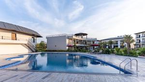 Shervani Pebbles & Pines Resort & Spa, Corbett内部或周边的泳池