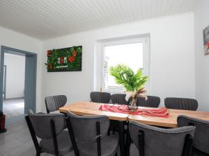 a dining room with a wooden table and chairs at SR24 - Stillvolles gemütliches Apartment 5 in Recklinghausen in Recklinghausen