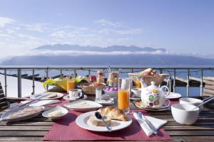 a table with food and a view of the ocean at Domaine du Burignon in Saint-Saphorin