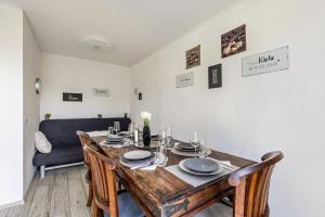 a dining room with a table and a couch at Apartment Alb Glück 1 in Hechingen