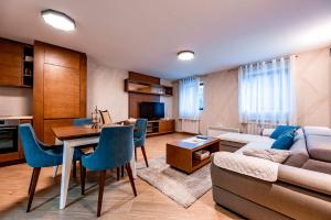 a living room with a couch and a table at Apartmani Umac in Nikšić