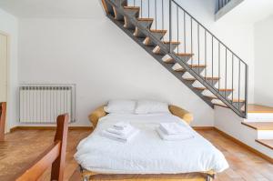 Katil atau katil-katil dalam bilik di Perugia Tranquil Hideaway Apartment! +10 gambar