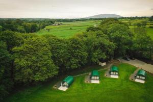 Uma vista da piscina em Thornfield Farm Luxury Pod 1 with Hot Tub ou nos arredores