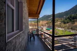 a balcony with a view of the mountains at The Dargeli's Lodge, Manali in Haripūr