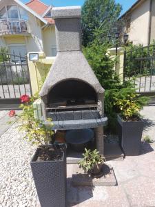 Vonkajšia záhrada v ubytovaní Corner Apartman 5