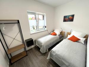 Postel nebo postele na pokoji v ubytování Ferienhaus "Elstar" Meppen Ebenerdig Carport Terrasse Neubau NETFLIX Free WIFI 2 Schlafzimmer Küche