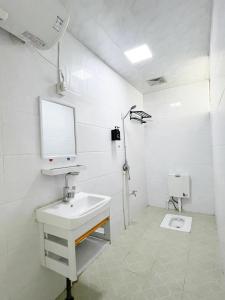 云起山居庭院观景民宿的一间浴室