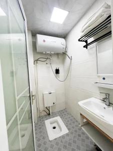 云起山居庭院观景民宿的一间浴室