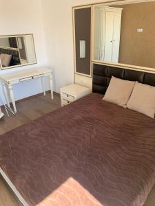 En eller flere senge i et værelse på Penthouse Happy Moments 4 + 4 billeder