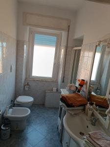 Kúpeľňa v ubytovaní L'appartamento delle vacanze + 25 fotografií